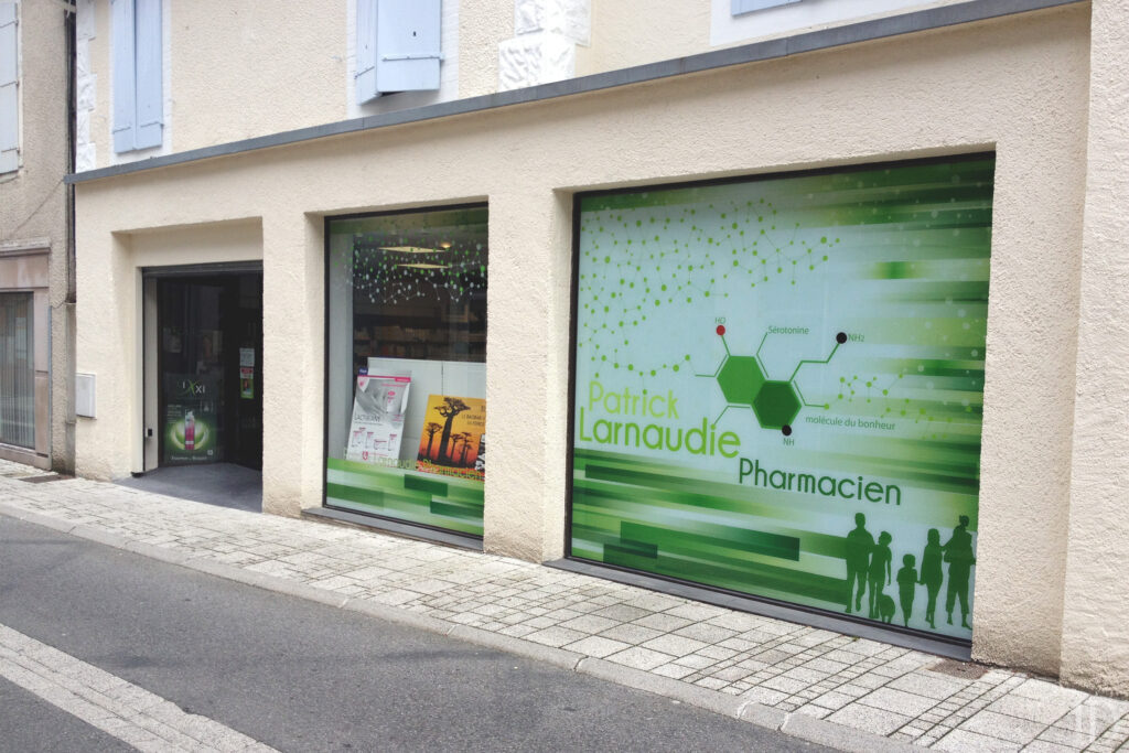 Réalisation de la façade de la pharmacie Larnaudie